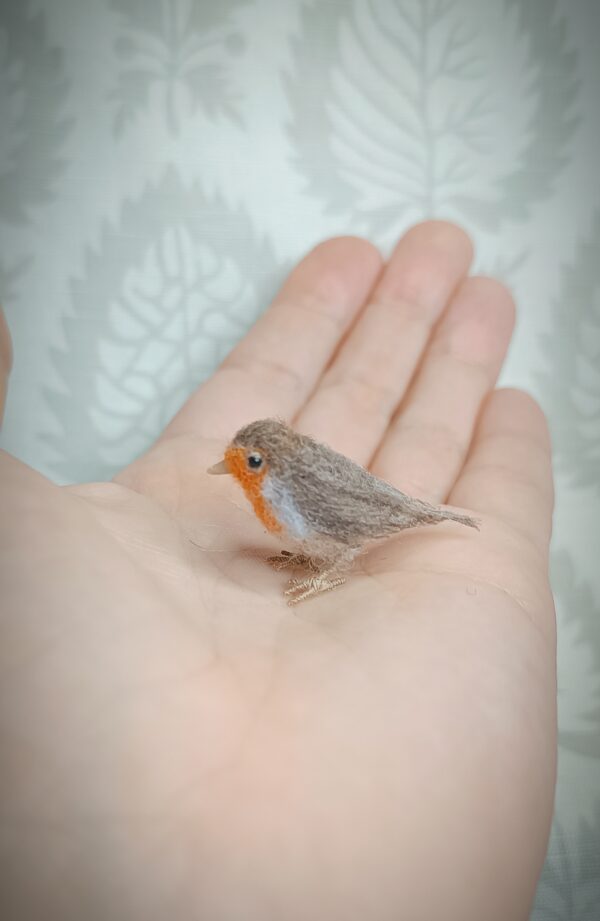 Miniature Needle Felted Robin – Handmade Wool Bird Sculpture - Image 6