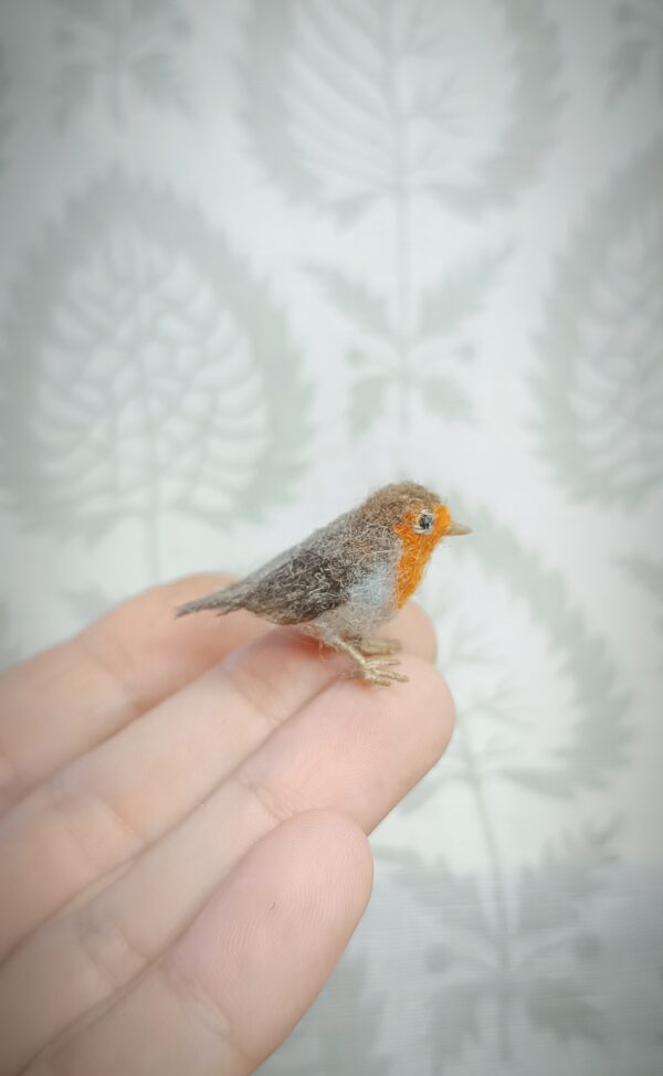 Miniature Needle Felted Robin – Handmade Wool Bird Sculpture - Image 7
