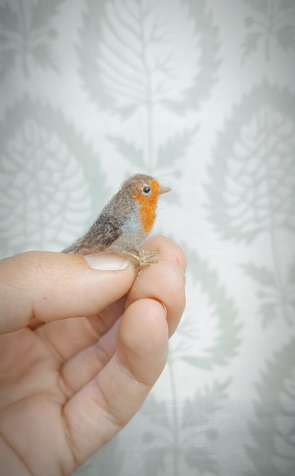 Miniature Needle Felted Robin – Handmade Wool Bird Sculpture - Image 2