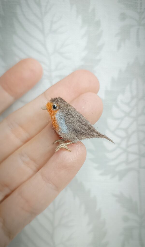 Miniature Needle Felted Robin – Handmade Wool Bird Sculpture - Image 3