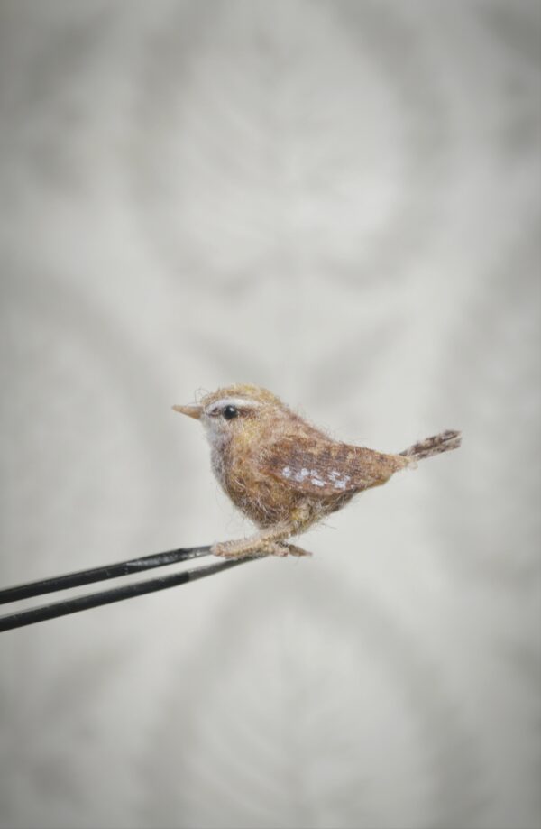 Miniature Needle Felted Wren – Handmade Wool Bird Sculpture (2 cm) - Image 7