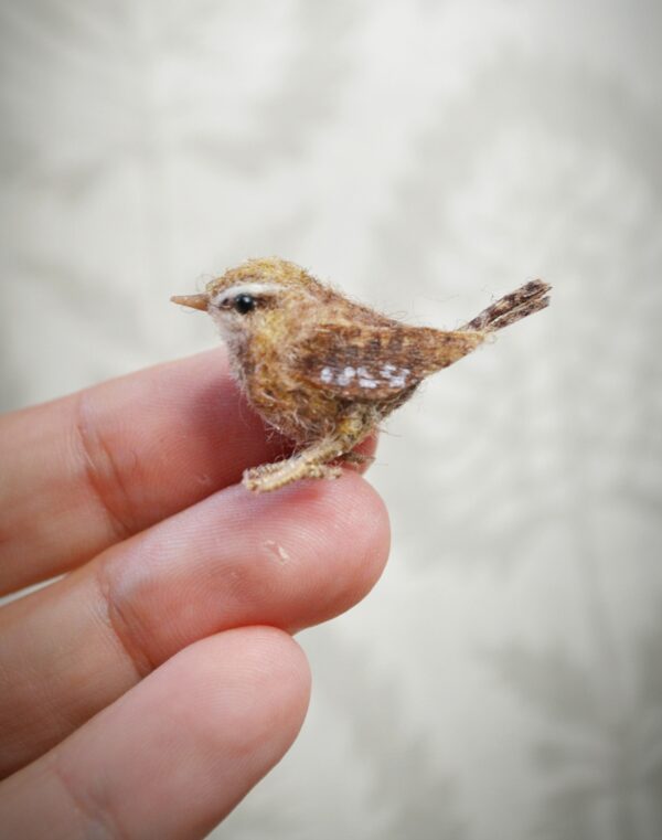 Miniature Needle Felted Wren – Handmade Wool Bird Sculpture (2 cm) - Image 3