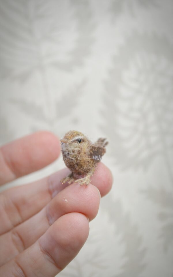 Miniature Needle Felted Wren – Handmade Wool Bird Sculpture (2 cm) - Image 8