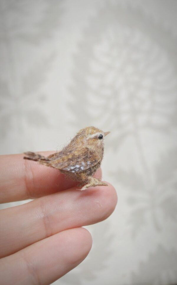 Miniature Needle Felted Wren – Handmade Wool Bird Sculpture (2 cm) - Image 9