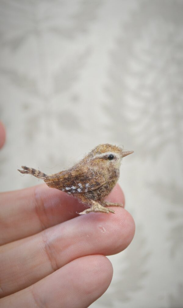 Miniature Needle Felted Wren – Handmade Wool Bird Sculpture (2 cm) - Image 10
