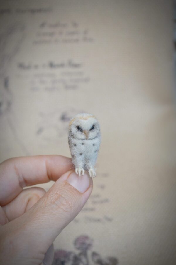 miniature snow owl by hromovfelts