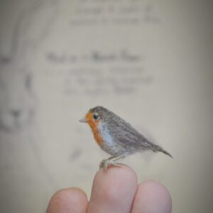 Miniature Wool Robin – 2 cm Handmade Bird Figurine