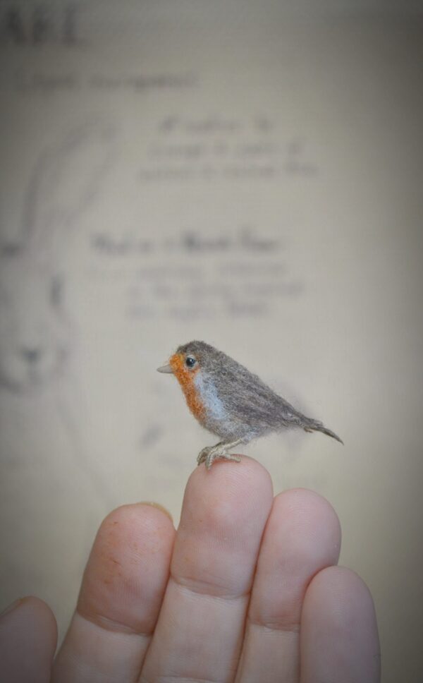 Miniature Wool Robin – 2 cm Handmade Bird Figurine