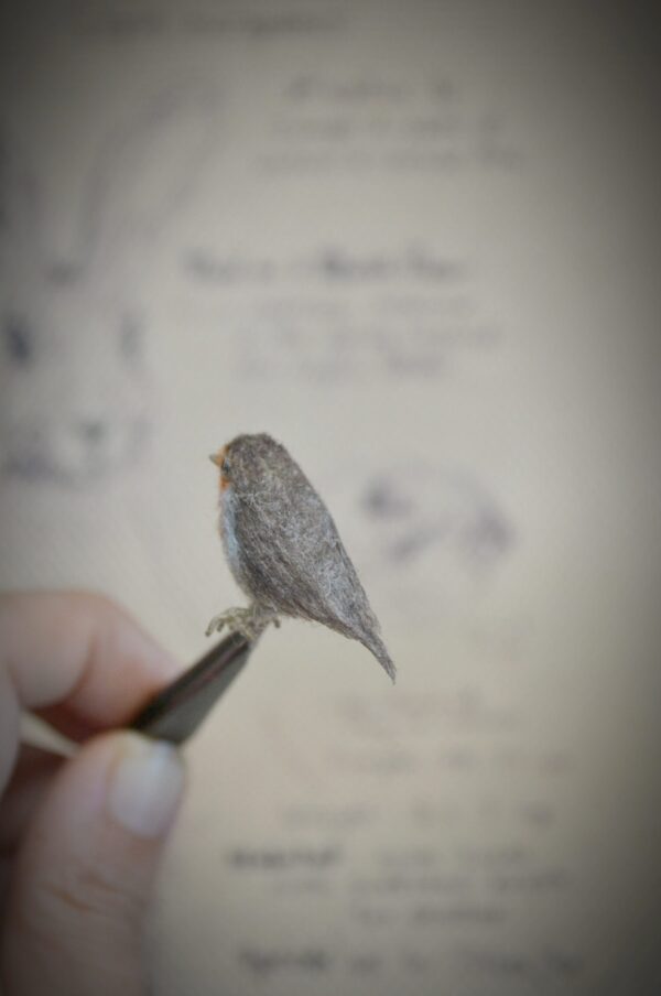 Miniature Wool Robin – 2 cm Handmade Bird Figurine