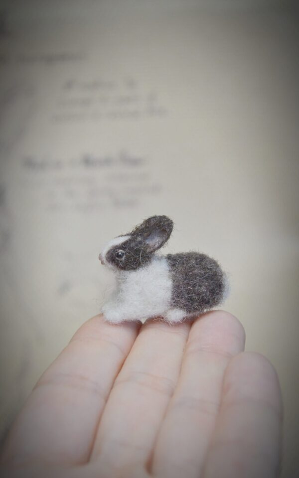 Dutch Rabbit Miniature Needle Felted – 2.5×3.5 cm Handmade Wool Bunny - Image 2
