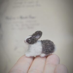 Dutch Rabbit Miniature Needle Felted – 2.5×3.5 cm Handmade Wool Bunny