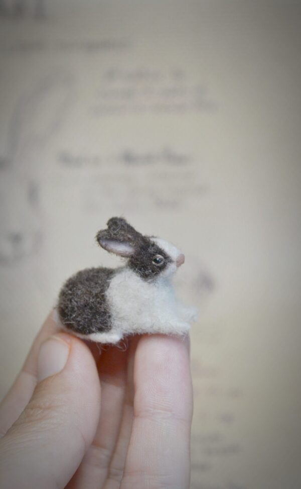 Dutch Rabbit Miniature Needle Felted – 2.5×3.5 cm Handmade Wool Bunny - Image 3