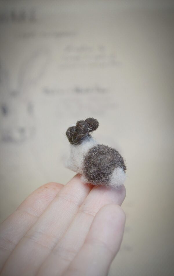 Dutch Rabbit Miniature Needle Felted – 2.5×3.5 cm Handmade Wool Bunny - Image 4