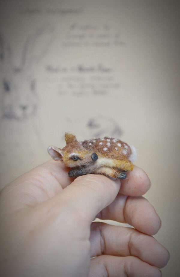 Fawn Miniature Needle Felted – 4 cm Handmade Wool Deer in Fixed Pose
