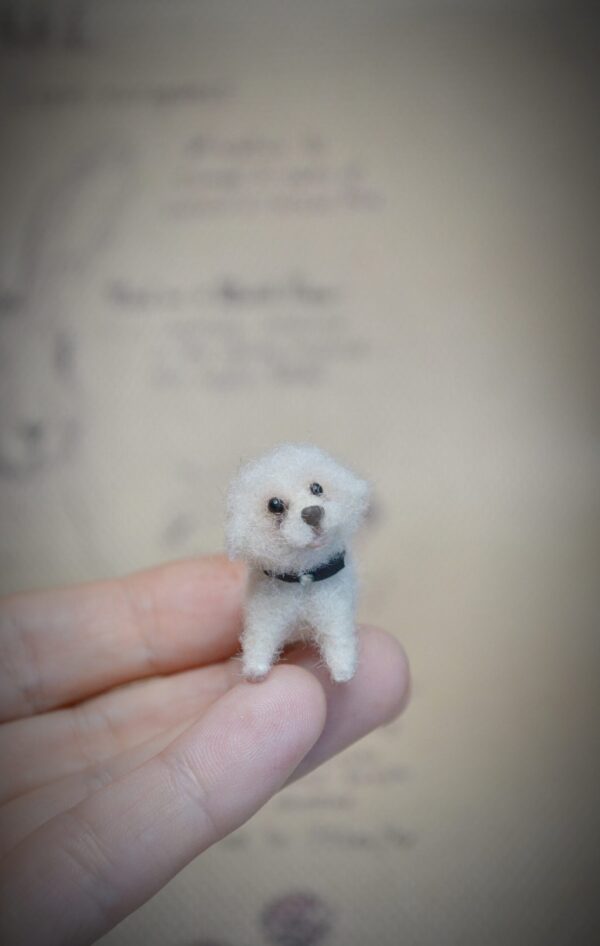 Meet this fluffy 2.5 cm white felted dog — inspired by Bichon & Maltipoo breeds! Poseable head, handmade with care. Perfect for dog lovers & collectors!