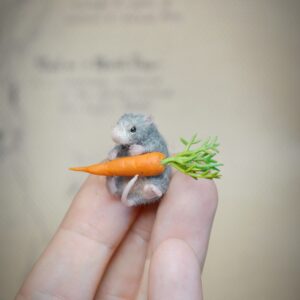 This tiny 2.5 cm wool mouse comes with its own miniature carrot! A sweet and expressive felted animal for collectors, fairy scenes, and dollhouse life.