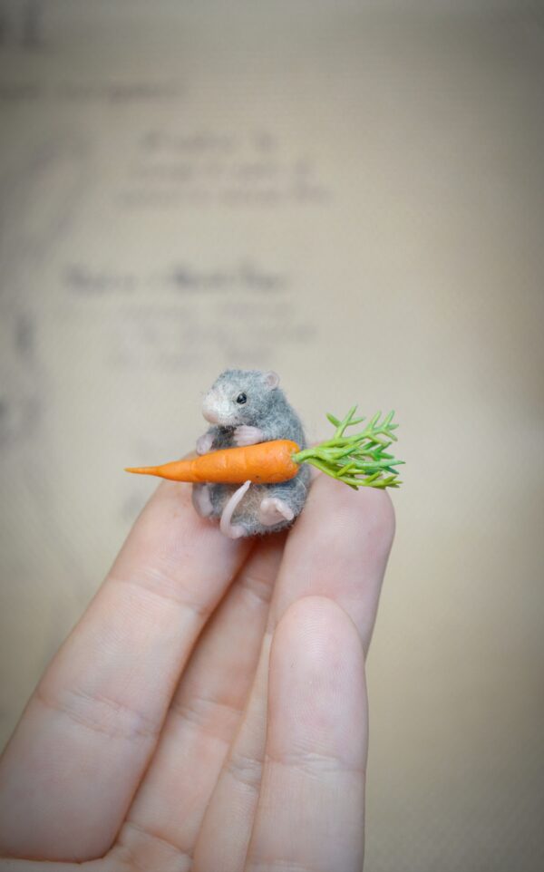 This tiny 2.5 cm wool mouse comes with its own miniature carrot! A sweet and expressive felted animal for collectors, fairy scenes, and dollhouse life.