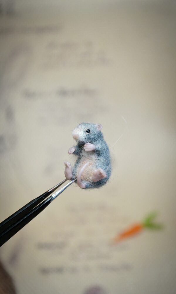 This tiny 2.5 cm wool mouse comes with its own miniature carrot! A sweet and expressive felted animal for collectors, fairy scenes, and dollhouse life.