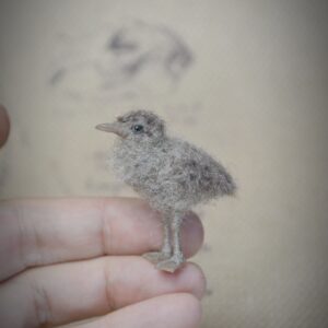 This 3 cm wool seagull chick is soft, speckled, and full of charm. Handmade in tiny scale — perfect for collectors, coastal scenes, or bird lovers.