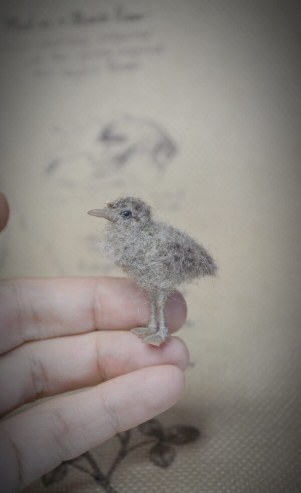 This 3 cm wool seagull chick is soft, speckled, and full of charm. Handmade in tiny scale — perfect for collectors, coastal scenes, or bird lovers.