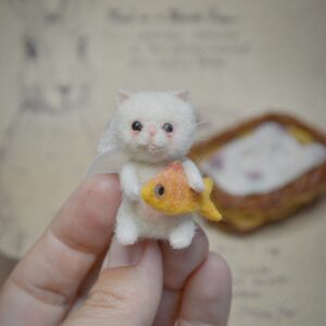 needle felted kitten, handmade wool cat, felted animal miniature, cat in basket, dollhouse miniature, needle felted toy fish, collectible wool sculpture, felted cat art, cat lover gift