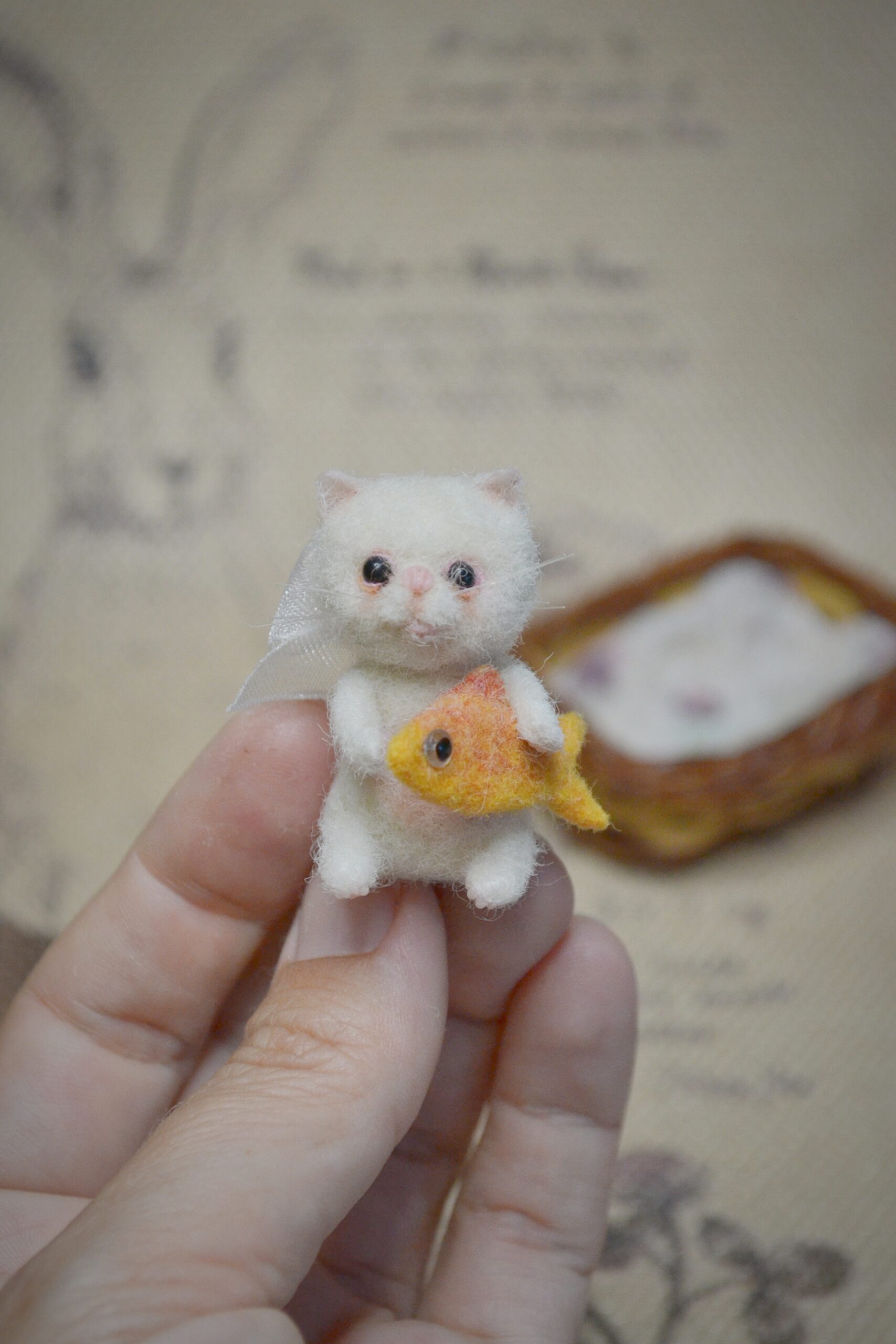 needle felted kitten, handmade wool cat, felted animal miniature, cat in basket, dollhouse miniature, needle felted toy fish, collectible wool sculpture, felted cat art, cat lover gift