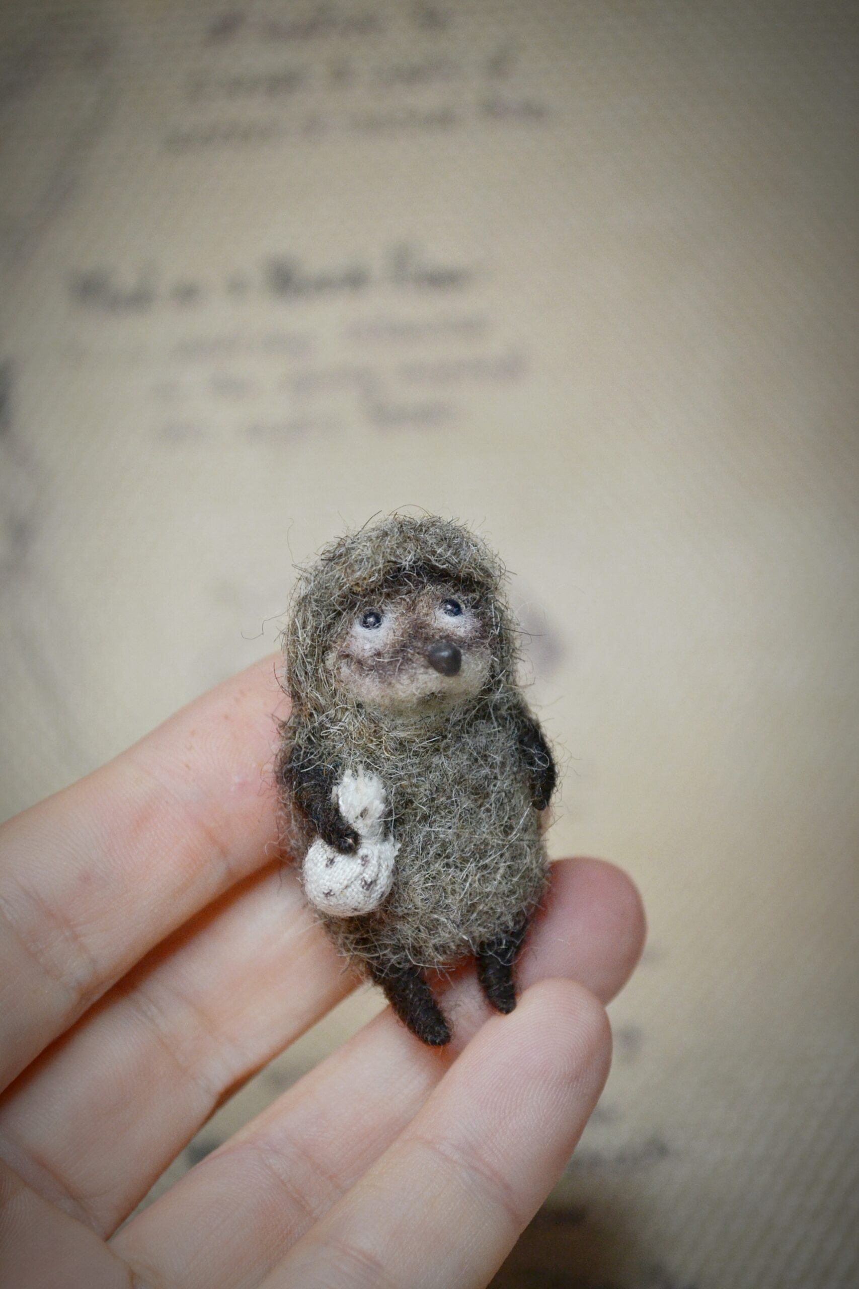 Needle Felted Hedgehog “Hedgehog in the Fog” – Custom Handmade Wool Figurine - Image 5
