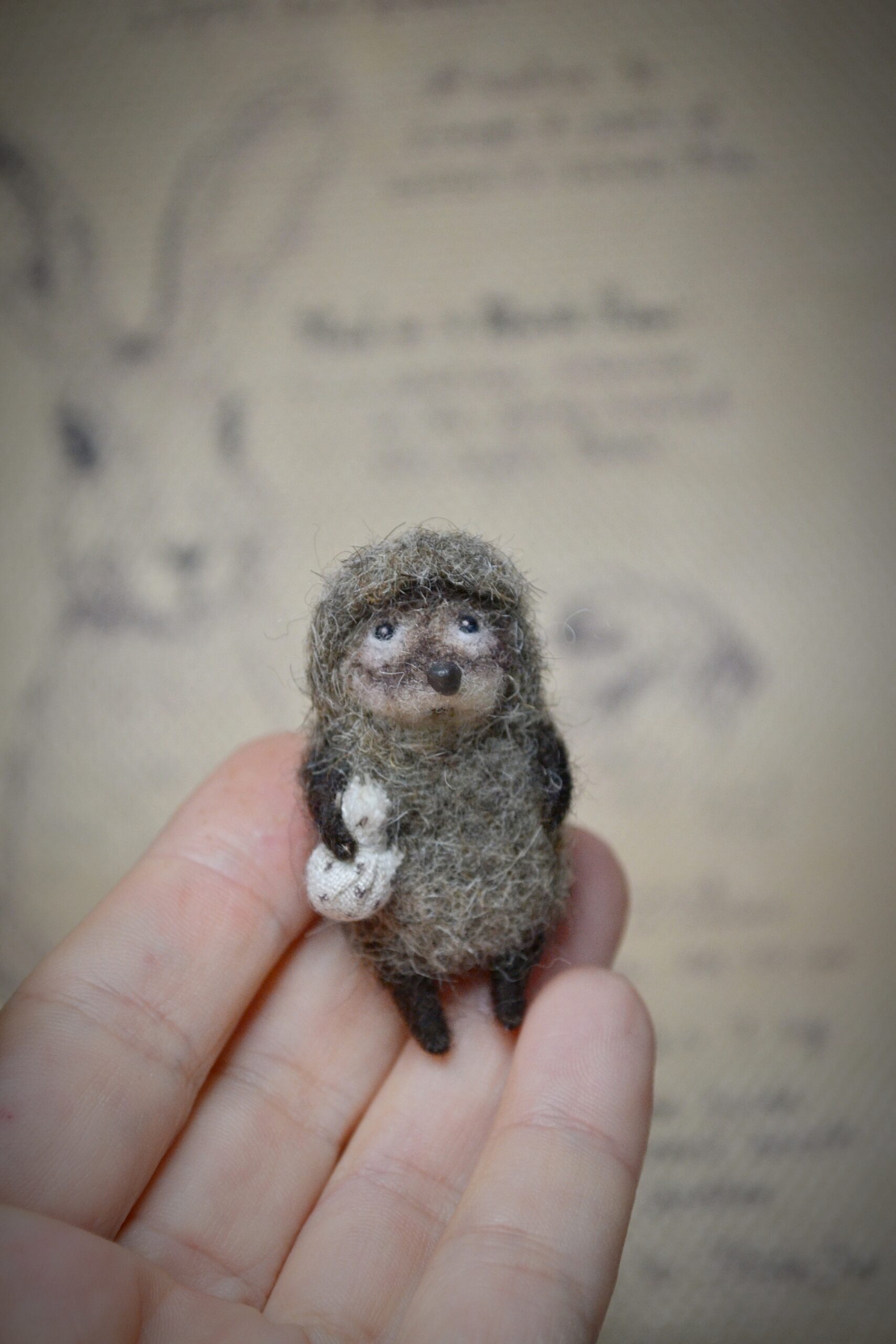 Needle Felted Hedgehog “Hedgehog in the Fog” – Custom Handmade Wool Figurine - Image 6