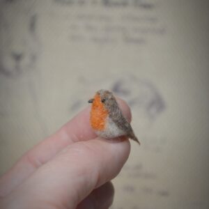 needle felted robin, felted bird miniature, wool robin figurine, handmade bird sculpture, needle felted bird art, miniature bird, felted collectible
