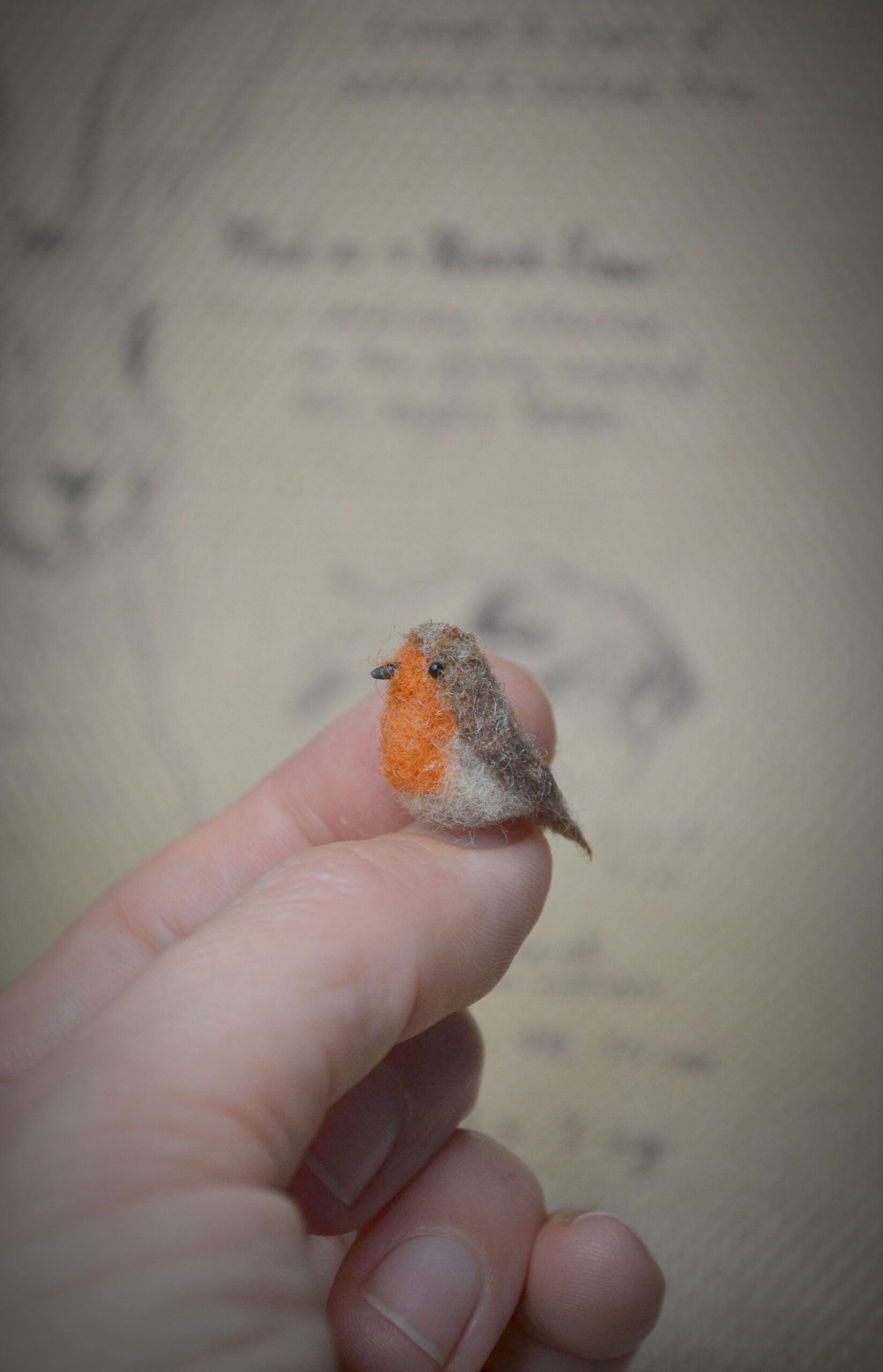 needle felted robin, felted bird miniature, wool robin figurine, handmade bird sculpture, needle felted bird art, miniature bird, felted collectible