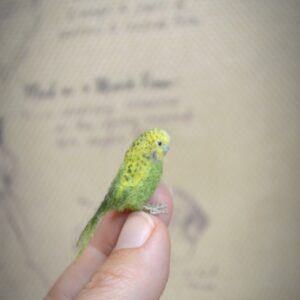 Needle Felted Budgie Miniature, Fingertip-Sized Green Parakeet Figurine, Wool Bird Gift, Dollhouse Decor, Custom Order, Budgerigar Art